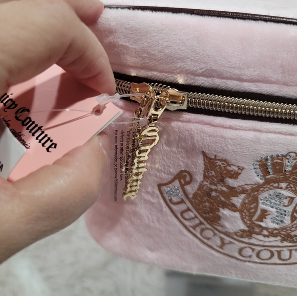 JUICY COUTURE Makeup Bag - Travel Cosmetic Train Case - Pink Velour New With Tag - Picture 4 of 5